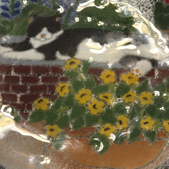 Peggy Karr Fused Art Glass Decor Plate Tuxedo Cat Garden Wall Flowers SIGNED - Picture 6 of 7